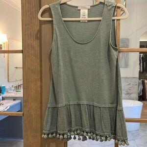 Anthropologie Erin + Ali green top size x-small